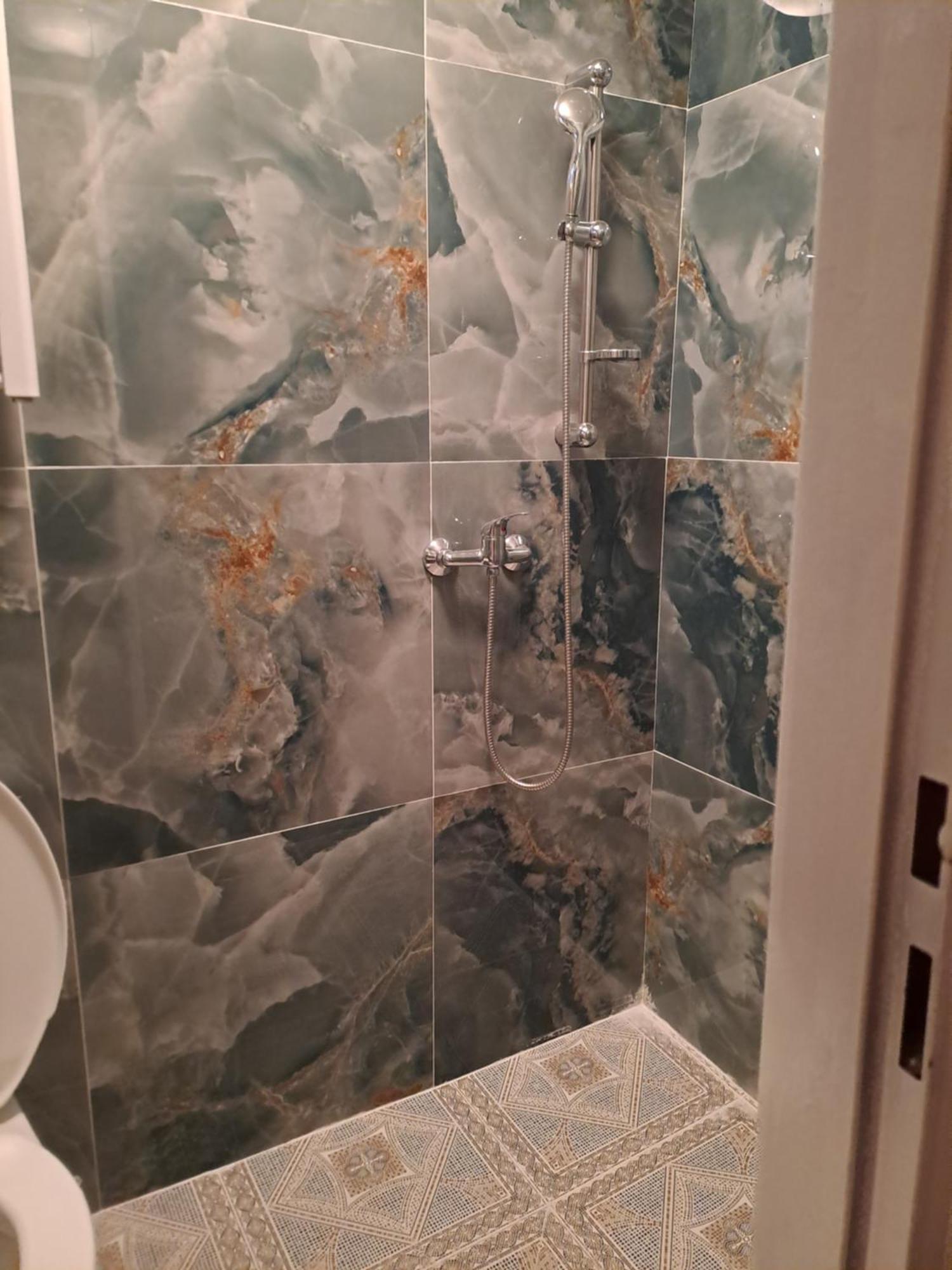 Nha Nghi Cho Cap Doi Va Gia Dinh Apartamento Praga Exterior foto