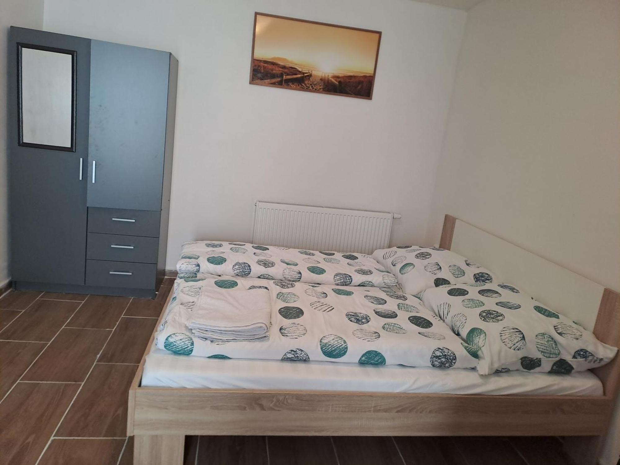 Nha Nghi Cho Cap Doi Va Gia Dinh Apartamento Praga Exterior foto