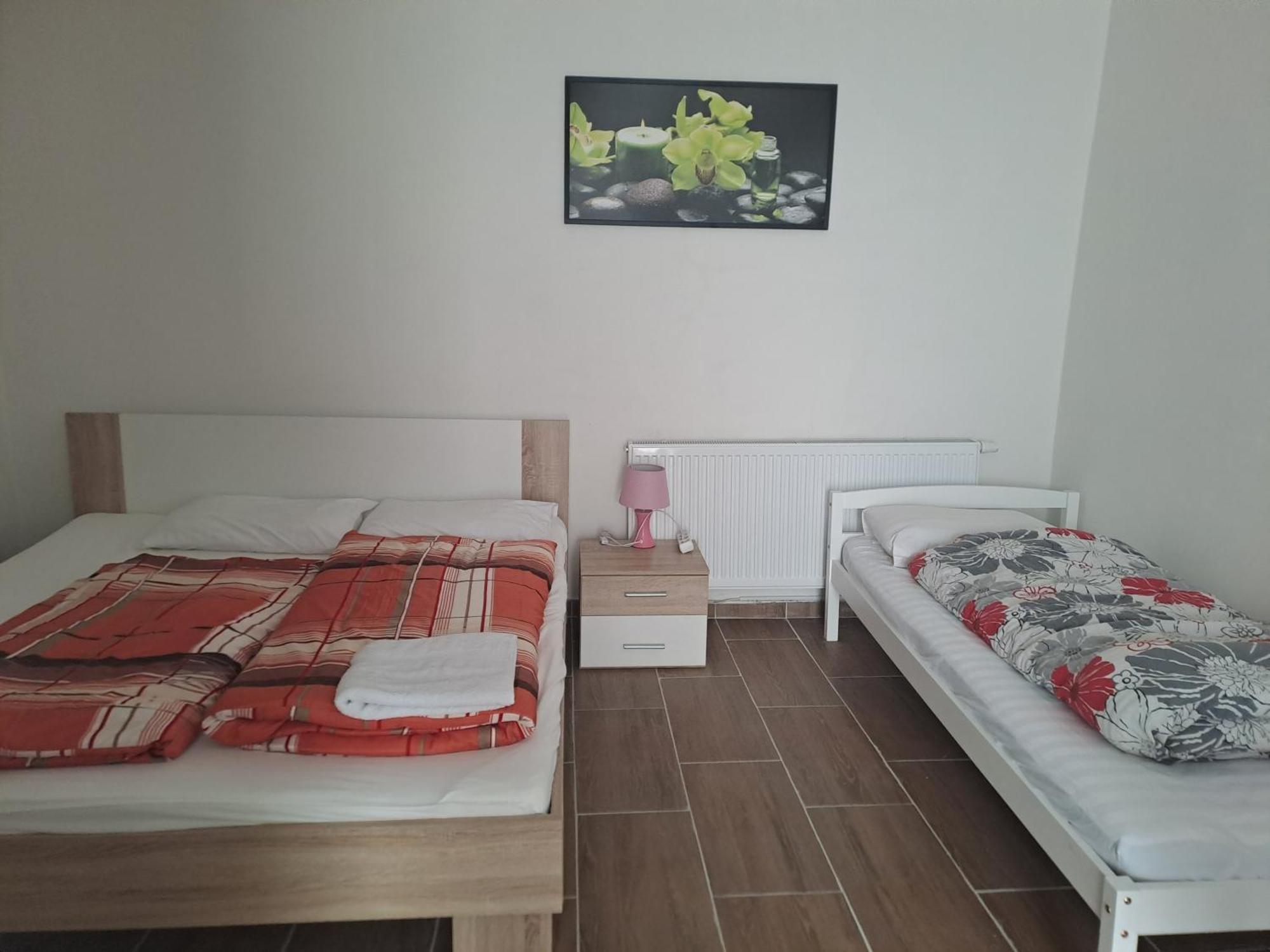 Nha Nghi Cho Cap Doi Va Gia Dinh Apartamento Praga Exterior foto